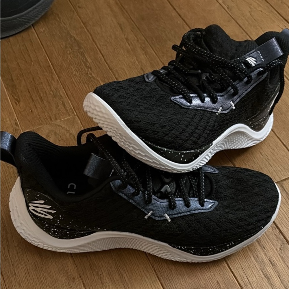 Under Armour Black and White Athletic Shoes
Curry 10 Basketball shoes